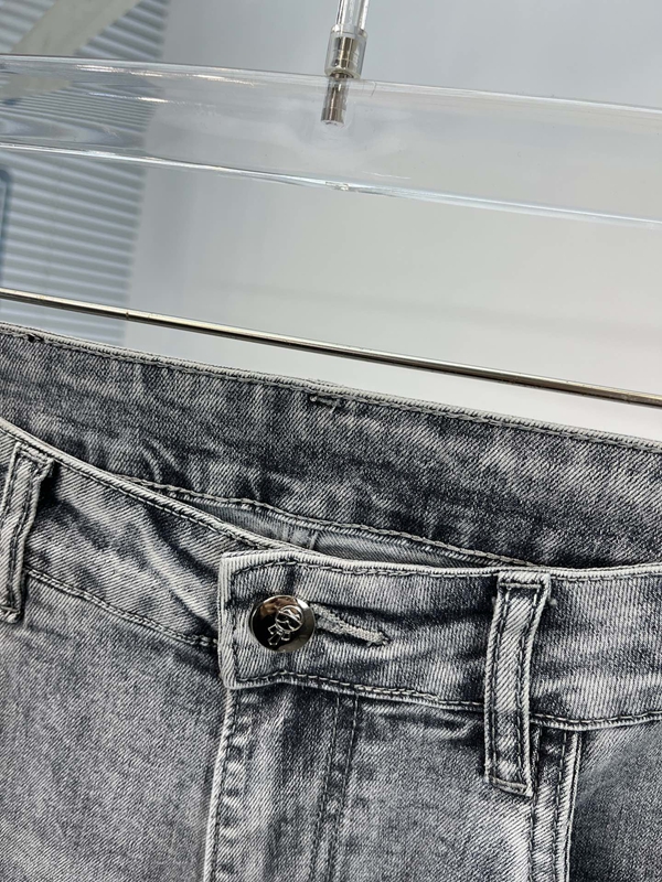 ブランドジーンズ着用イメージ